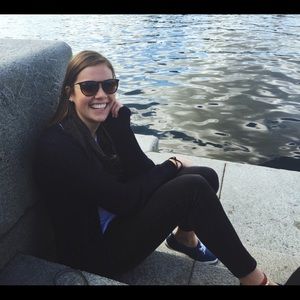 Meet your Posher, Abigail